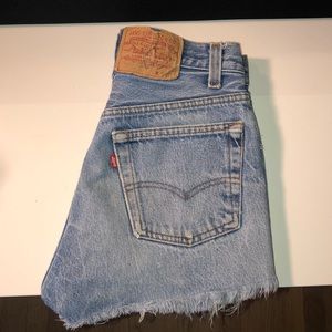 Size 25 Levi’s shorts